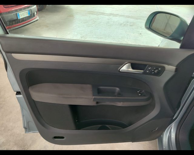 VOLKSWAGEN TOURAN 2.0 TRENDLINE ECOFUEL - foto 15