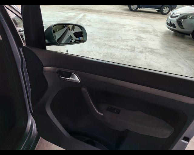 VOLKSWAGEN TOURAN 2.0 TRENDLINE ECOFUEL - foto 16