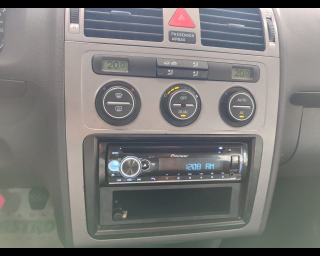 VOLKSWAGEN TOURAN 2.0 TRENDLINE ECOFUEL - foto 18