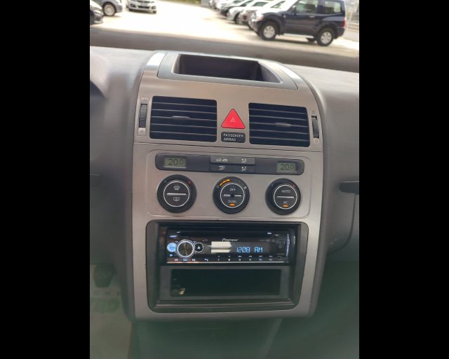 VOLKSWAGEN TOURAN 2.0 TRENDLINE ECOFUEL - foto 20