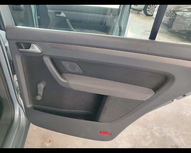 VOLKSWAGEN TOURAN 2.0 TRENDLINE ECOFUEL - foto 22