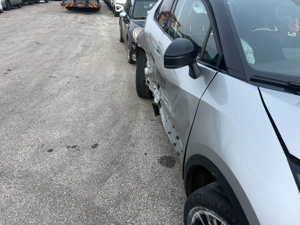 Immagine di TOYOTA C-HR 2.0 PHEV GR Sport del 08/2024 km 84566