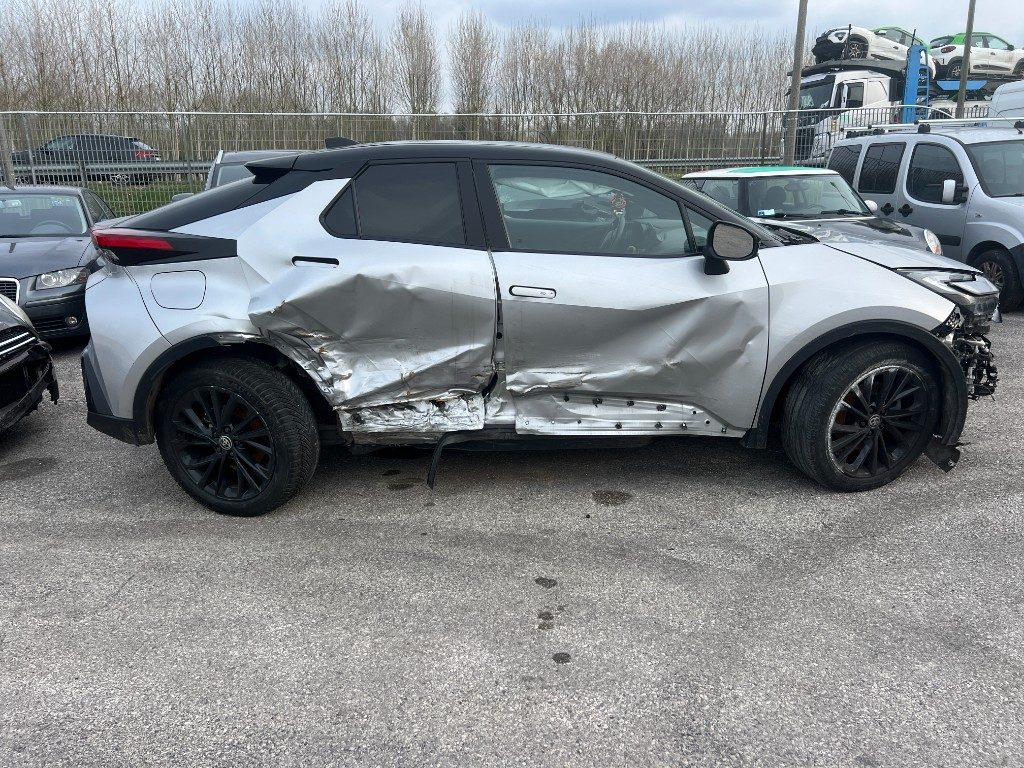 Immagine di TOYOTA C-HR 2.0 PHEV GR Sport del 08/2024 km 84566