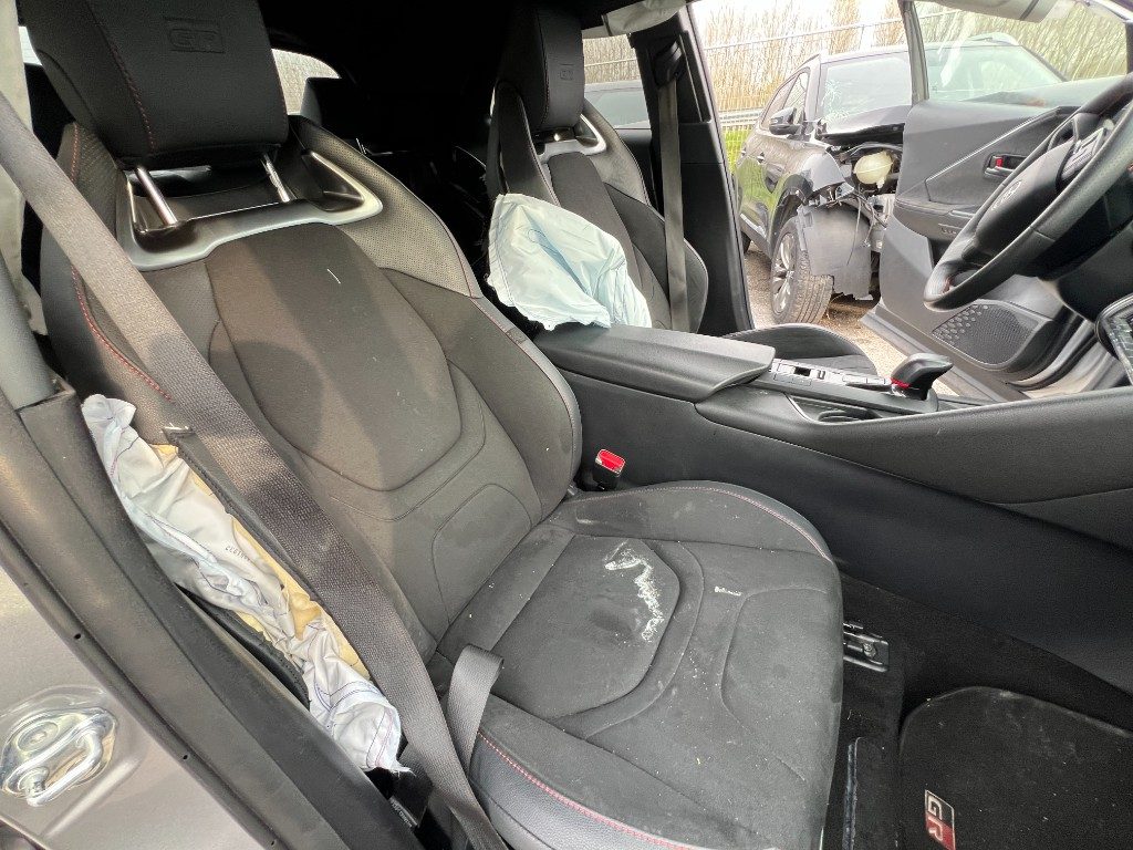 Immagine di TOYOTA C-HR 2.0 PHEV GR Sport del 08/2024 km 84566