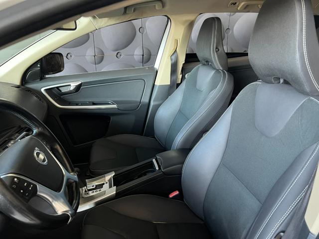 VOLVO XC60 2.4 D 175 CV FWD DRIVE MOMENTUM - foto 16