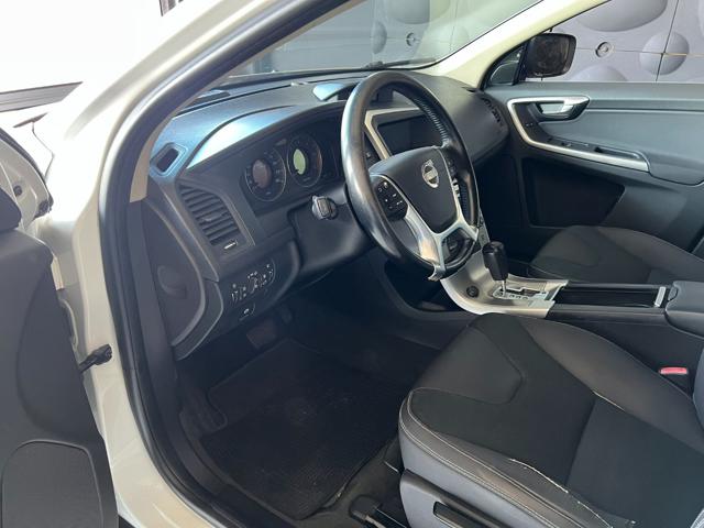 VOLVO XC60 2.4 D 175 CV FWD DRIVE MOMENTUM - foto 17