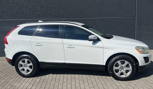 VOLVO XC60 2.4 D 175 CV FWD DRIVE MOMENTUM - foto 8