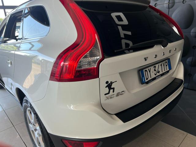 VOLVO XC60 2.4 D 175 CV FWD DRIVE MOMENTUM - foto 29