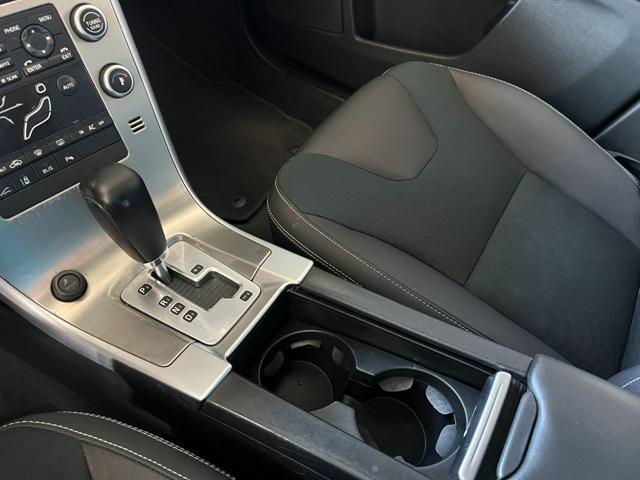 VOLVO XC60 2.4 D 175 CV FWD DRIVE MOMENTUM - foto 24