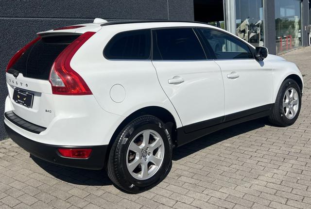 VOLVO XC60 2.4 D 175 CV FWD DRIVE MOMENTUM - foto 9