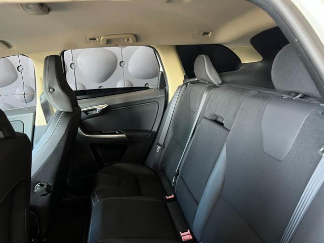 VOLVO XC60 2.4 D 175 CV FWD DRIVE MOMENTUM - foto 27