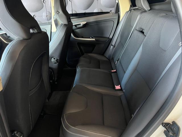 VOLVO XC60 2.4 D 175 CV FWD DRIVE MOMENTUM - foto 26