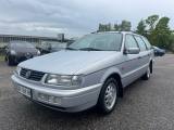 VOLKSWAGEN Passat 1.6i cat Variant GLX Highland
