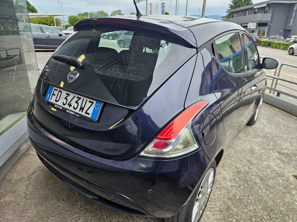 LANCIA Ypsilon 1.2 69 CV 5 porte GPL Ecochic Gold - 4