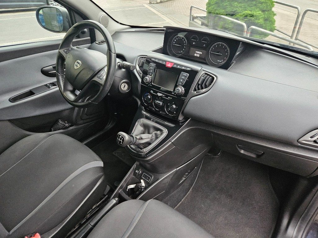 LANCIA Ypsilon 1.2 69 CV 5 porte GPL Ecochic Gold - 6