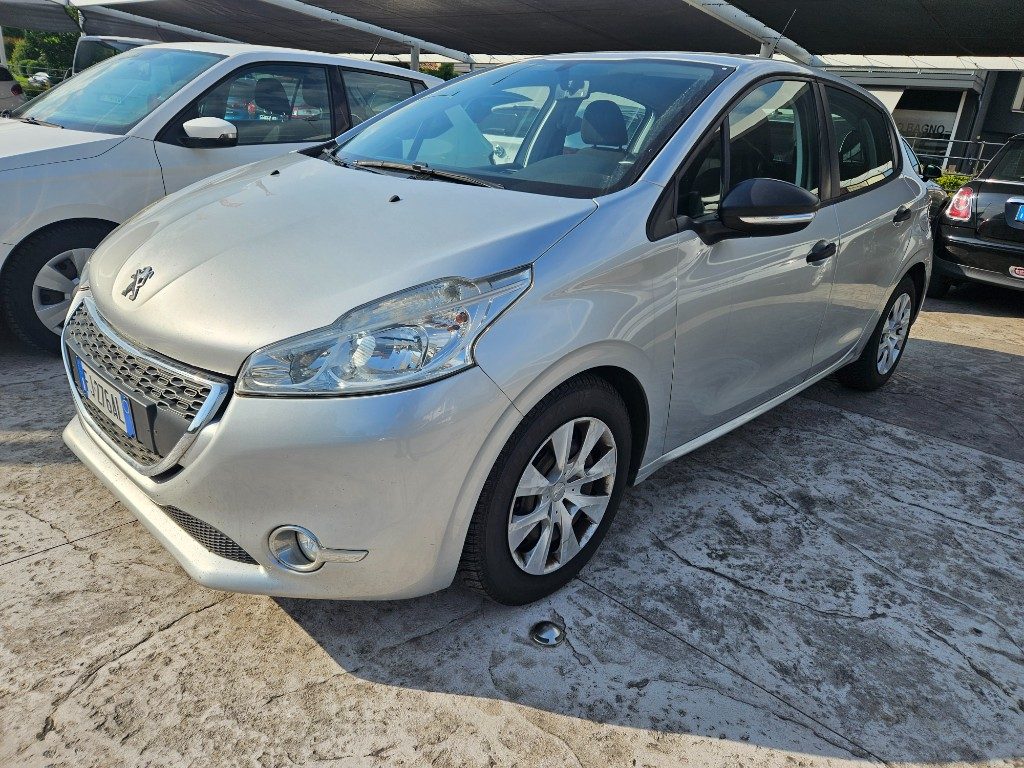 PEUGEOT 208 1.4 8V HDi 68CV 5p. Allure - 13