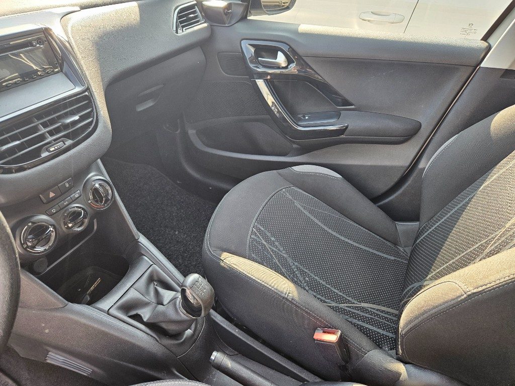 PEUGEOT 208 1.4 8V HDi 68CV 5p. Allure - 9