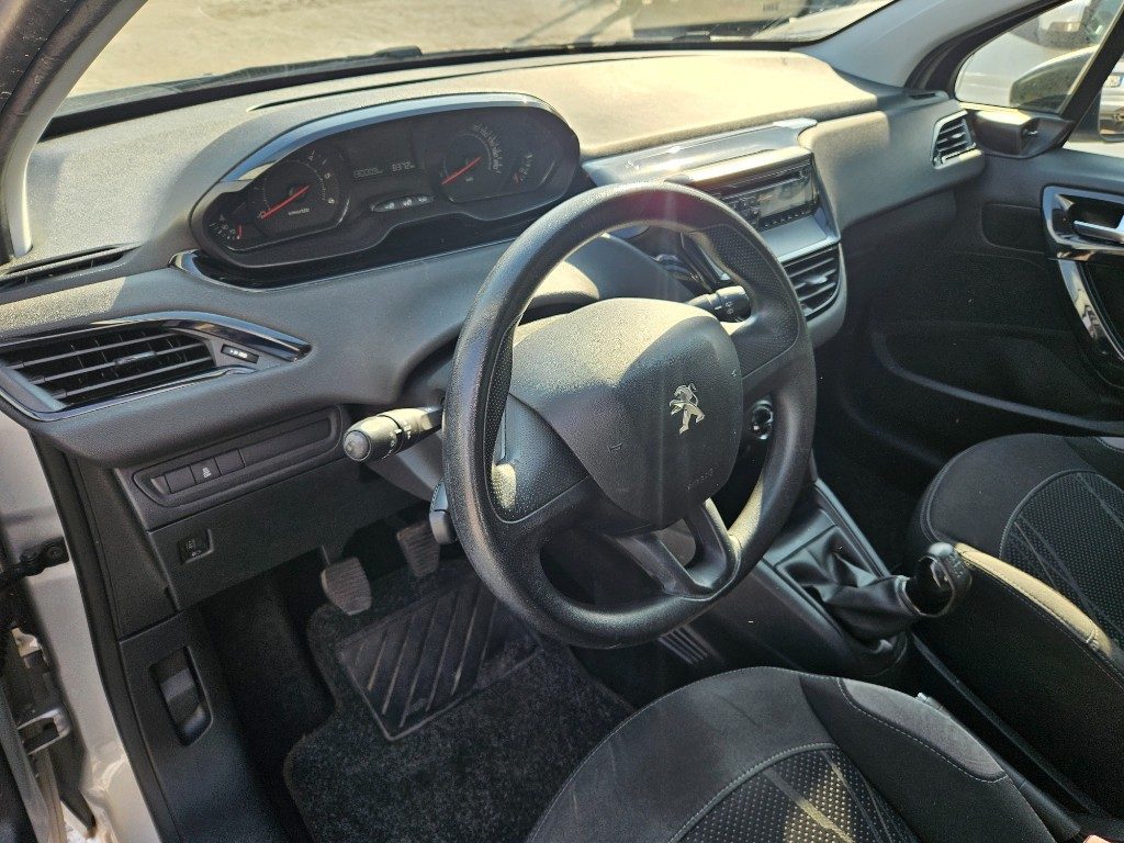 PEUGEOT 208 1.4 8V HDi 68CV 5p. Allure - 7
