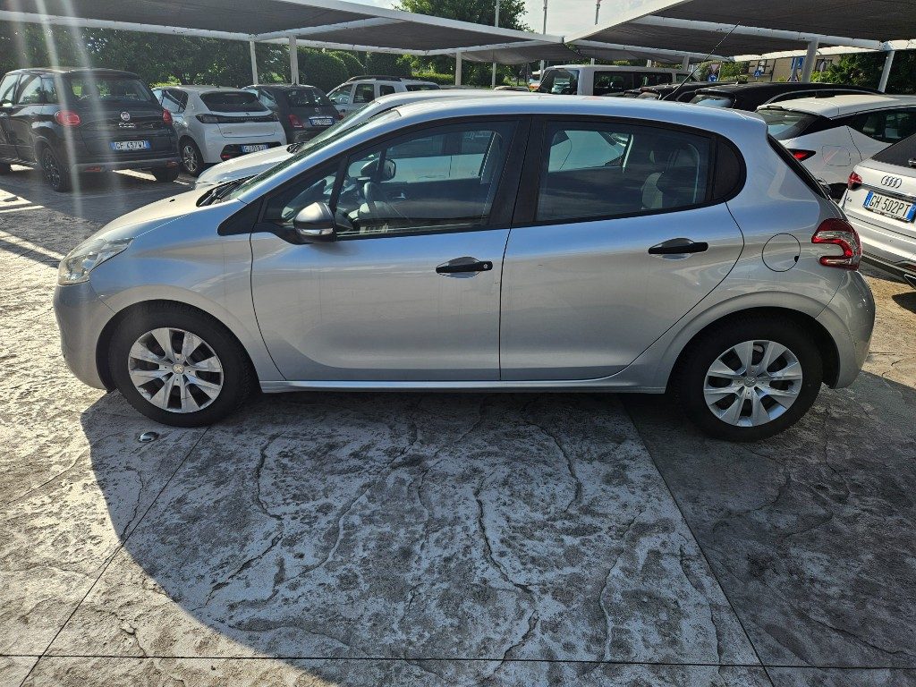 PEUGEOT 208 1.4 8V HDi 68CV 5p. Allure - 12