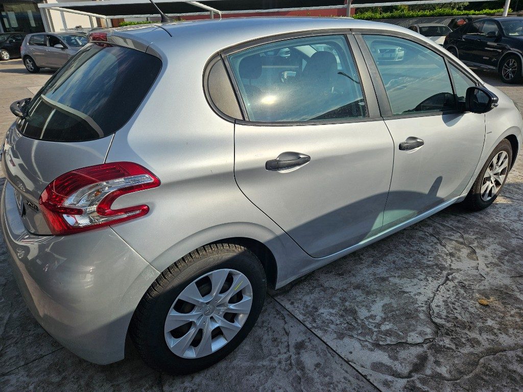 PEUGEOT 208 1.4 8V HDi 68CV 5p. Allure - 4