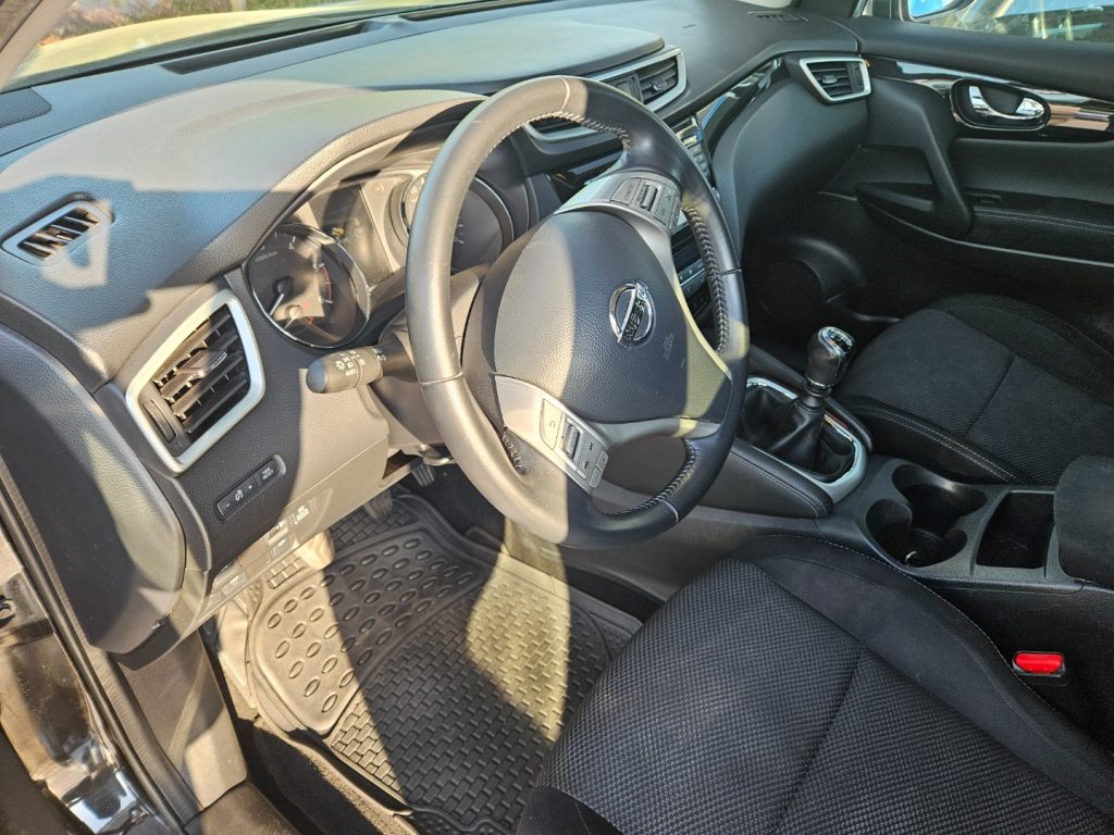 NISSAN Qashqai 1.6 dCi 4WD Tekna - 32
