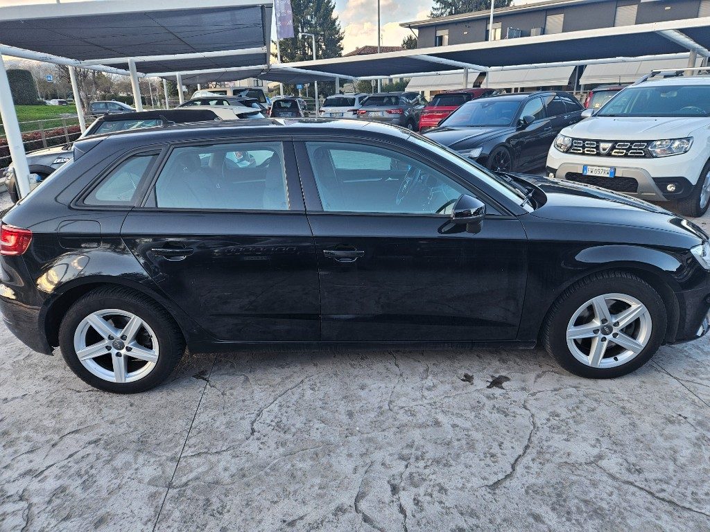 AUDI A3 SPB 35 TDI S tronic Advanced BLACK EDITION - 3
