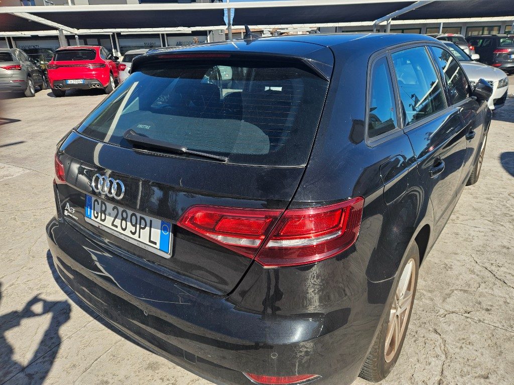 AUDI A3 SPB 35 TDI S tronic Advanced BLACK EDITION - 4