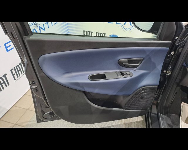 LANCIA YPSILON 1.0 FIREFLY HYBRID PLATINO S&S 7 - foto 22