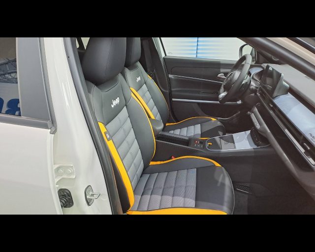 JEEP AVENGER 4XE 1.2 TURBO E-HYBRID THE NORTH - foto 37