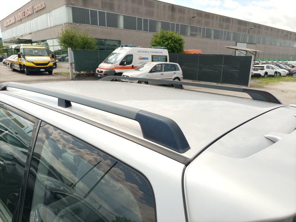 Immagine di MITSUBISHI Space Wagon 2.4i 16V GDI cat 4WD GLX del 12/2001 km 78140