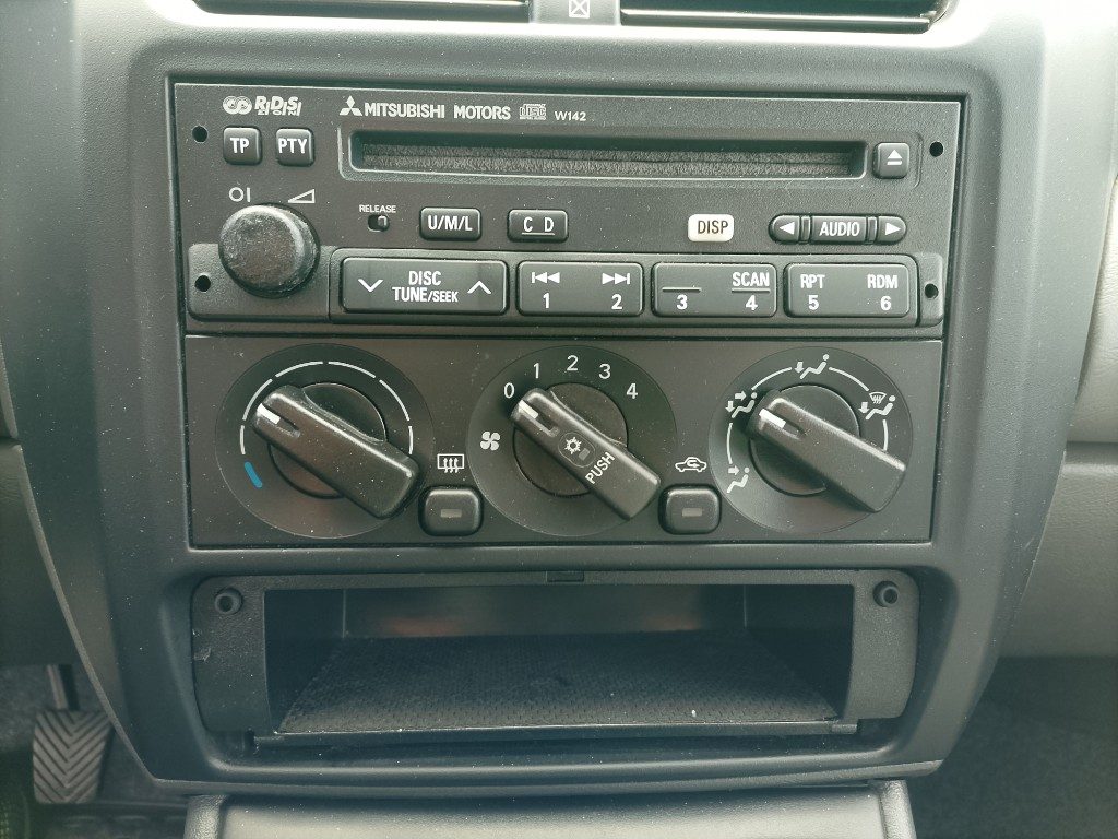 Immagine di MITSUBISHI Space Wagon 2.4i 16V GDI cat 4WD GLX del 12/2001 km 78140