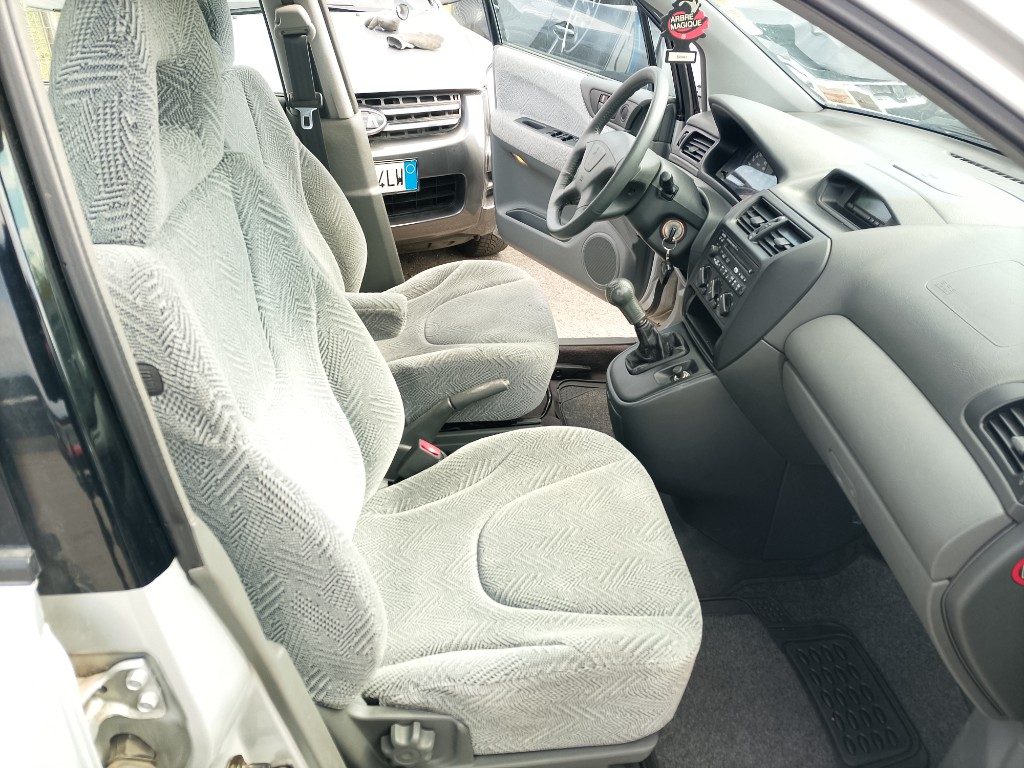 Immagine di MITSUBISHI Space Wagon 2.4i 16V GDI cat 4WD GLX del 12/2001 km 78140