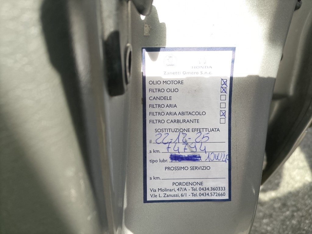 Immagine di MITSUBISHI Space Wagon 2.4i 16V GDI cat 4WD GLX del 12/2001 km 78140
