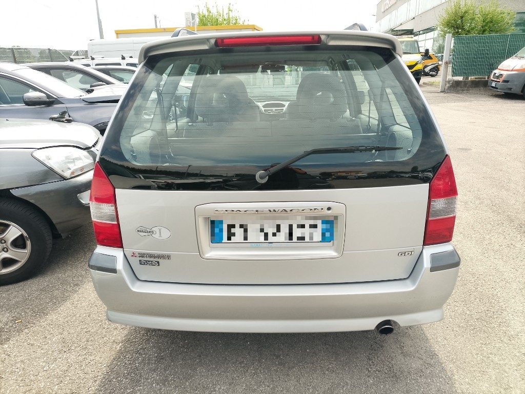 Immagine di MITSUBISHI Space Wagon 2.4i 16V GDI cat 4WD GLX del 12/2001 km 78140