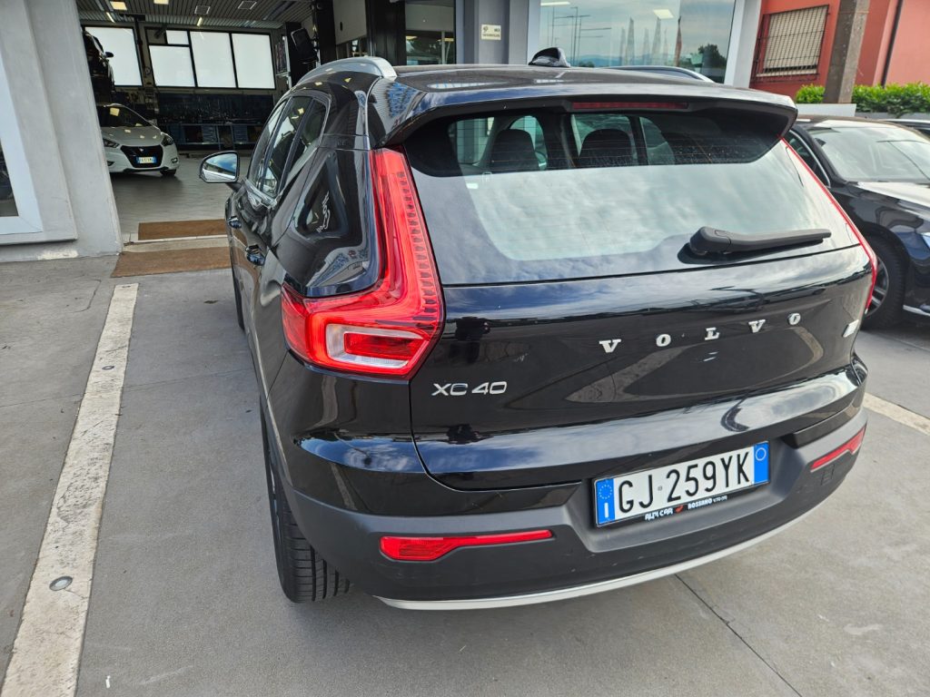 VOLVO XC40 T4 Geartronic Business plug-in - 22