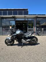 BMW F 900 R .