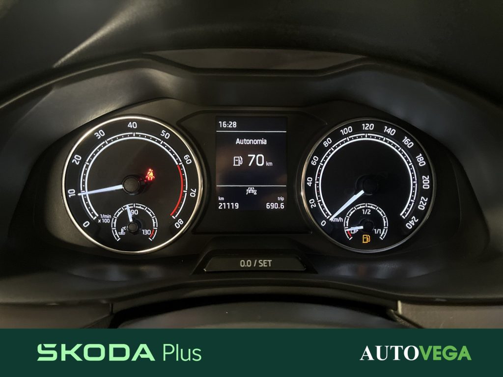 immagine usato SKODA Kamiq 1.0 tsi black dots 95cv