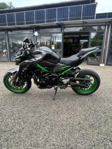 KAWASAKI Z 900 .