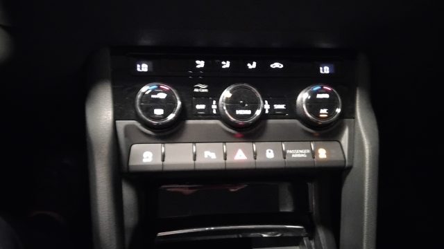 SKODA KAROQ 2.0 TDI SCR 4X4 DSG STYLE C/GRIM - foto 19