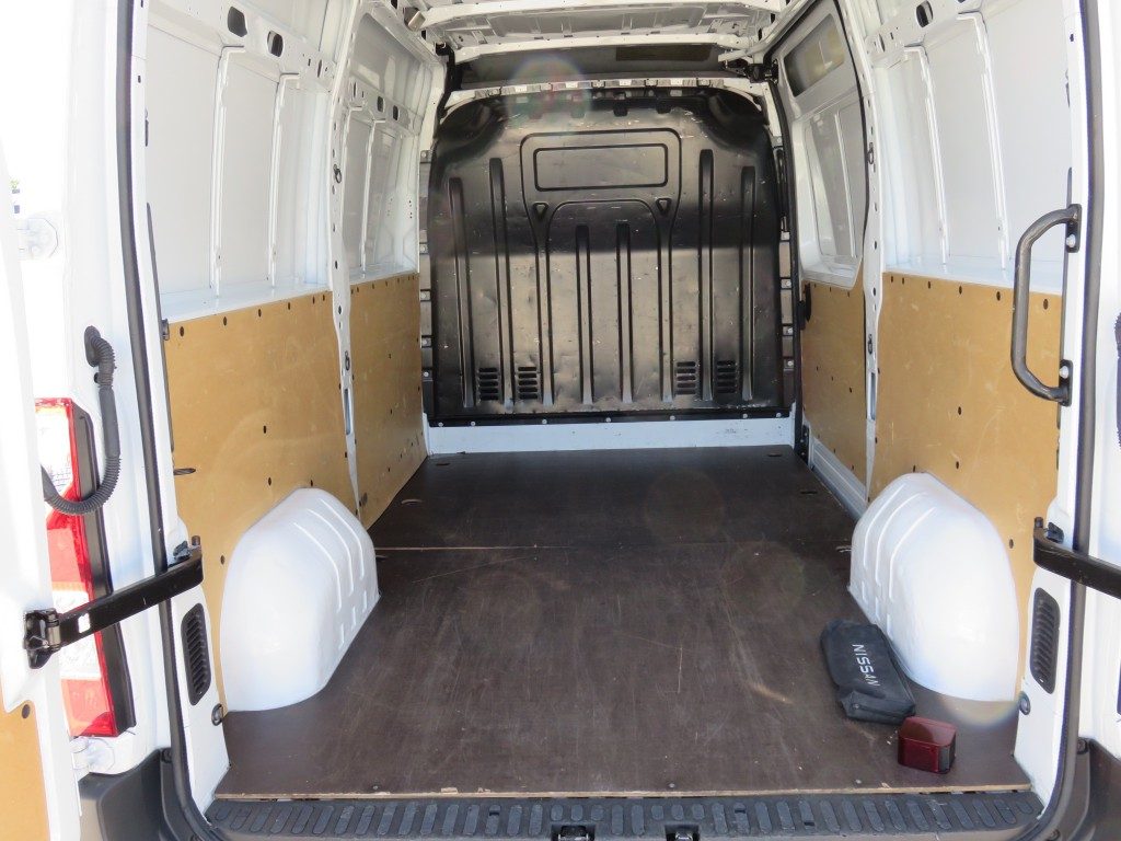 NISSAN Interstar