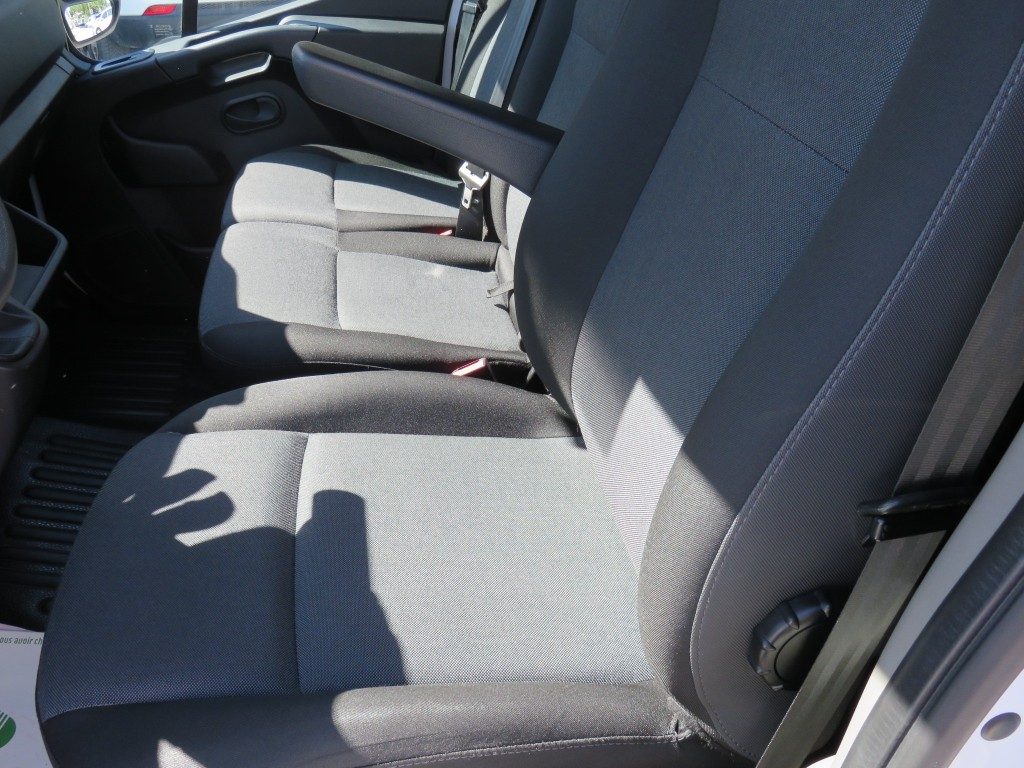 NISSAN Interstar