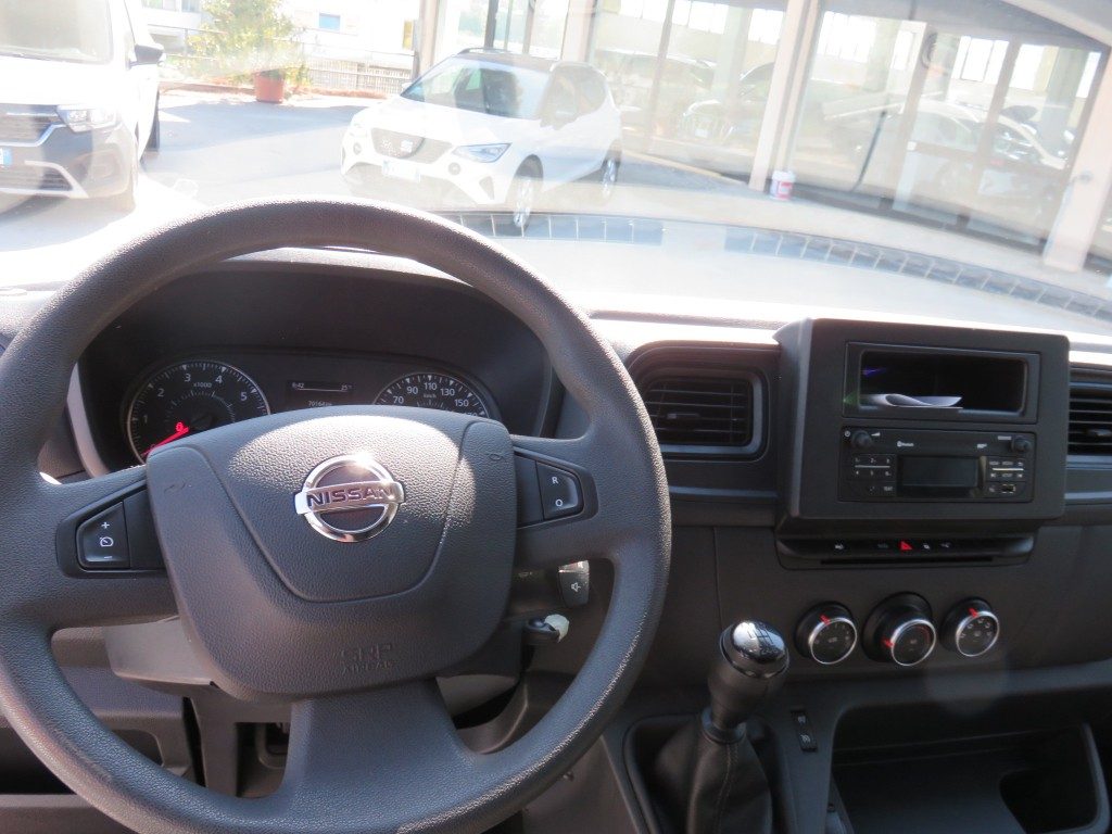 NISSAN Interstar