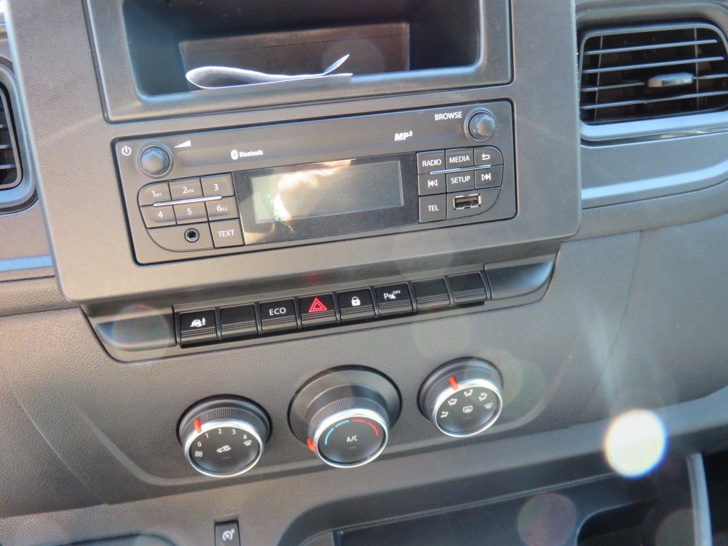NISSAN Interstar
