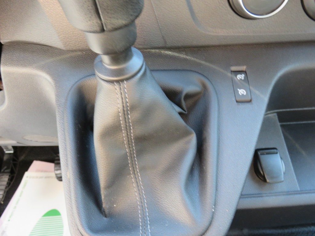 NISSAN Interstar