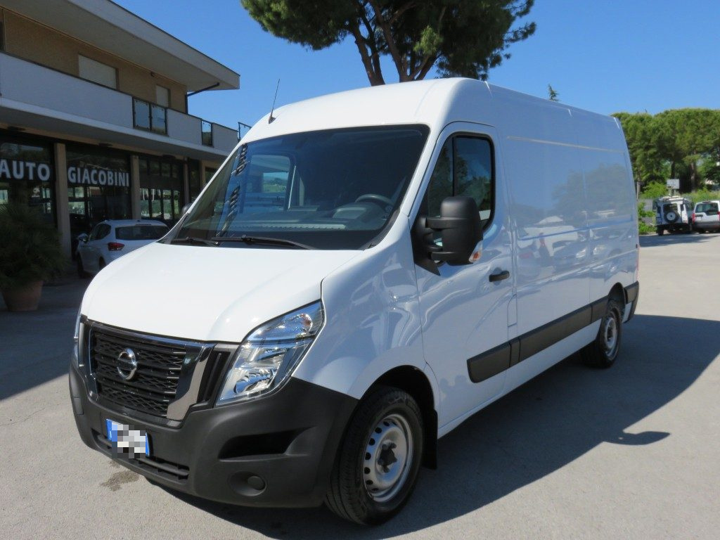 NISSAN Interstar
