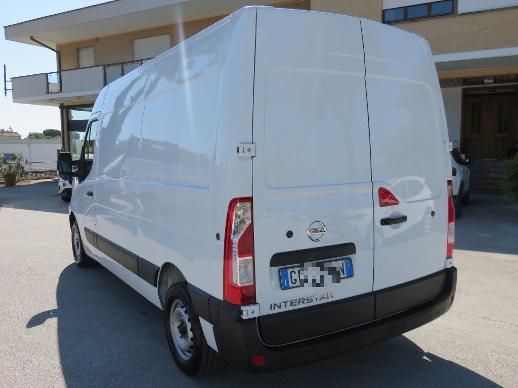 NISSAN Interstar