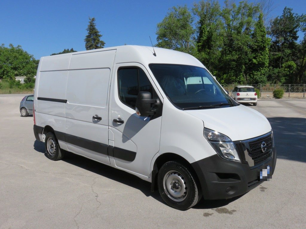 NISSAN Interstar