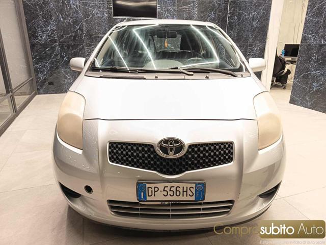 TOYOTA Yaris — foto 1