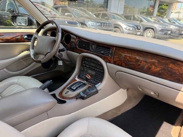 JAGUAR XJ 4.0 CAT EXECUTIVE - foto 16