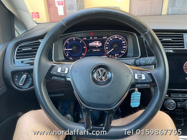 VOLKSWAGEN Golf - foto: 1